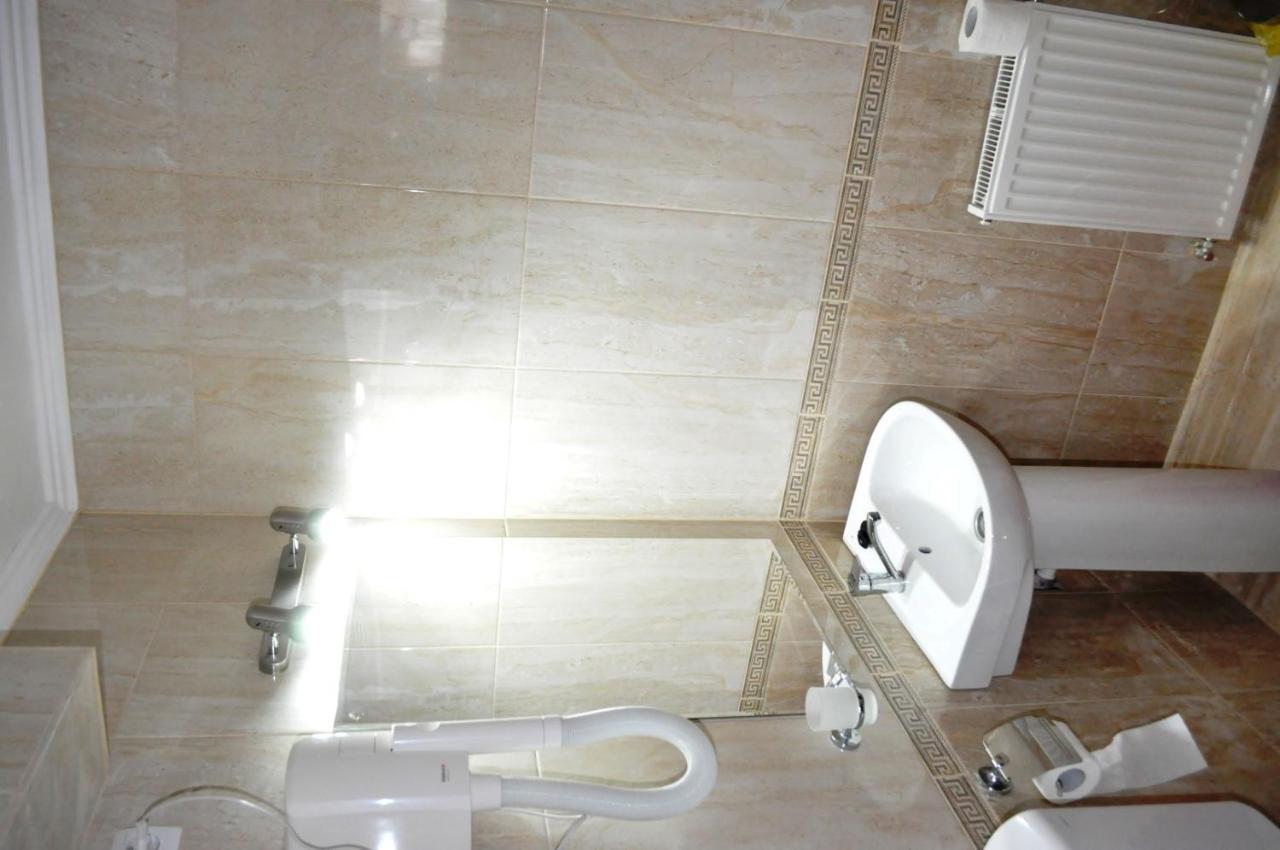 Hotel Andrei Cîmpia Turzii Eksteriør bilde