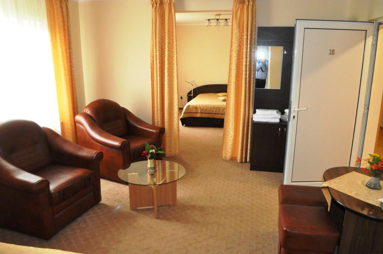 Hotel Andrei Cîmpia Turzii Eksteriør bilde