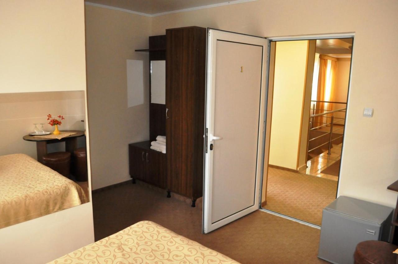 Hotel Andrei Cîmpia Turzii Eksteriør bilde