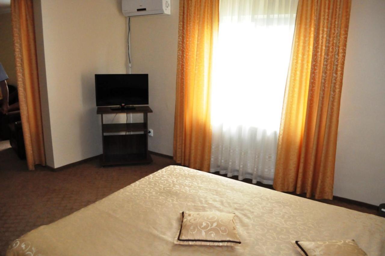 Hotel Andrei Cîmpia Turzii Eksteriør bilde