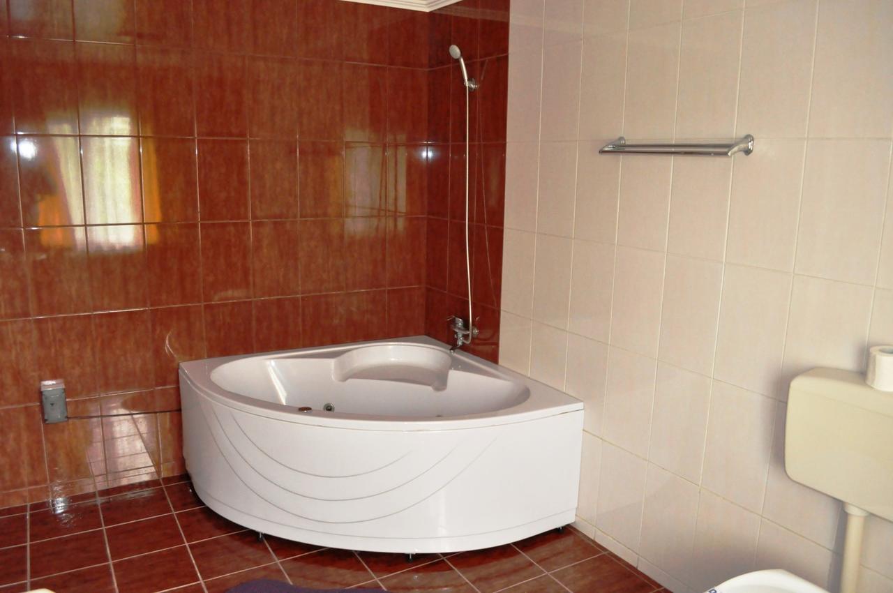 Hotel Andrei Cîmpia Turzii Eksteriør bilde